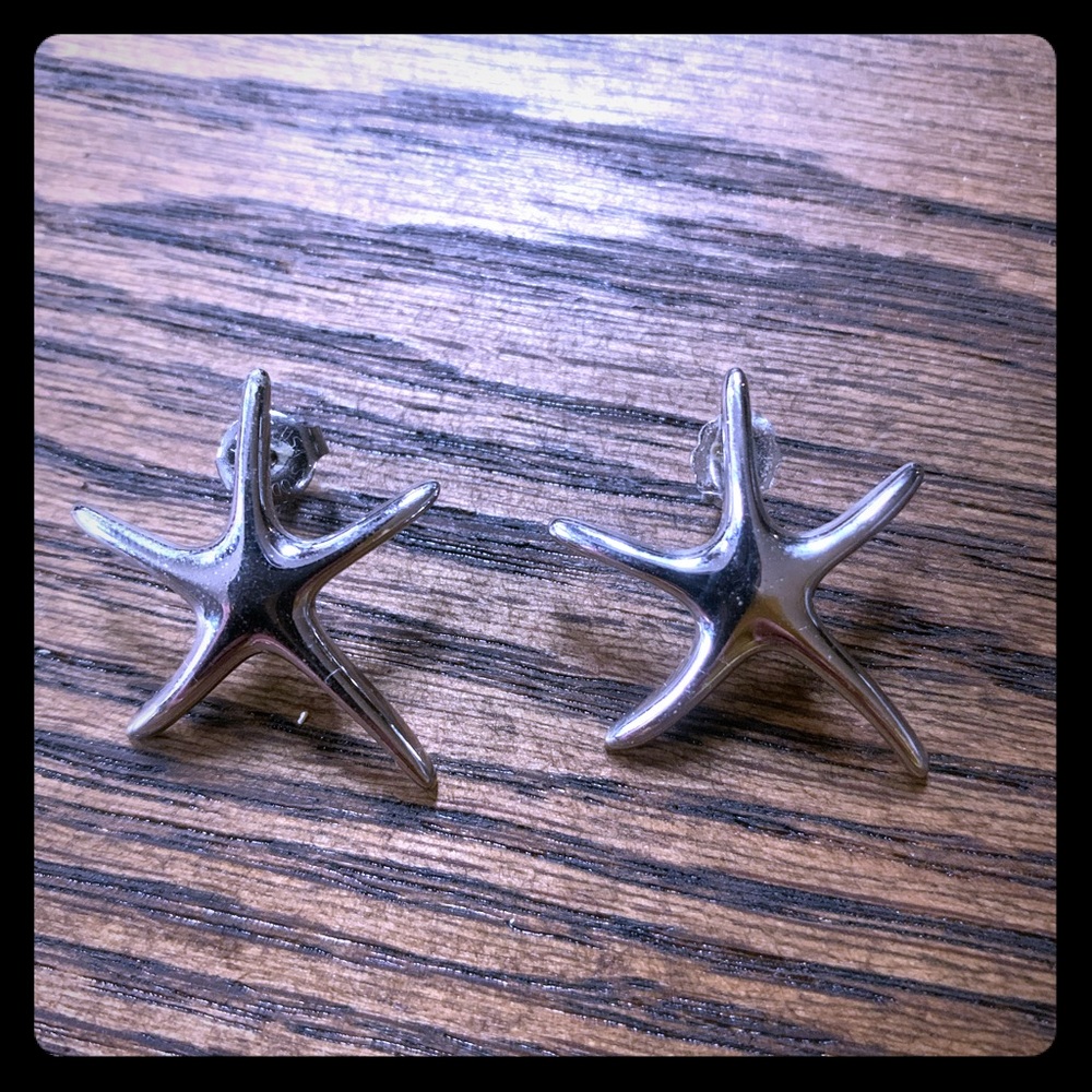 🍄 Silver starfish earrings